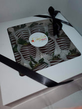 Load image into Gallery viewer, Carolina Pop-Up CLASSIC Chocolate Covered Strawberry Box
